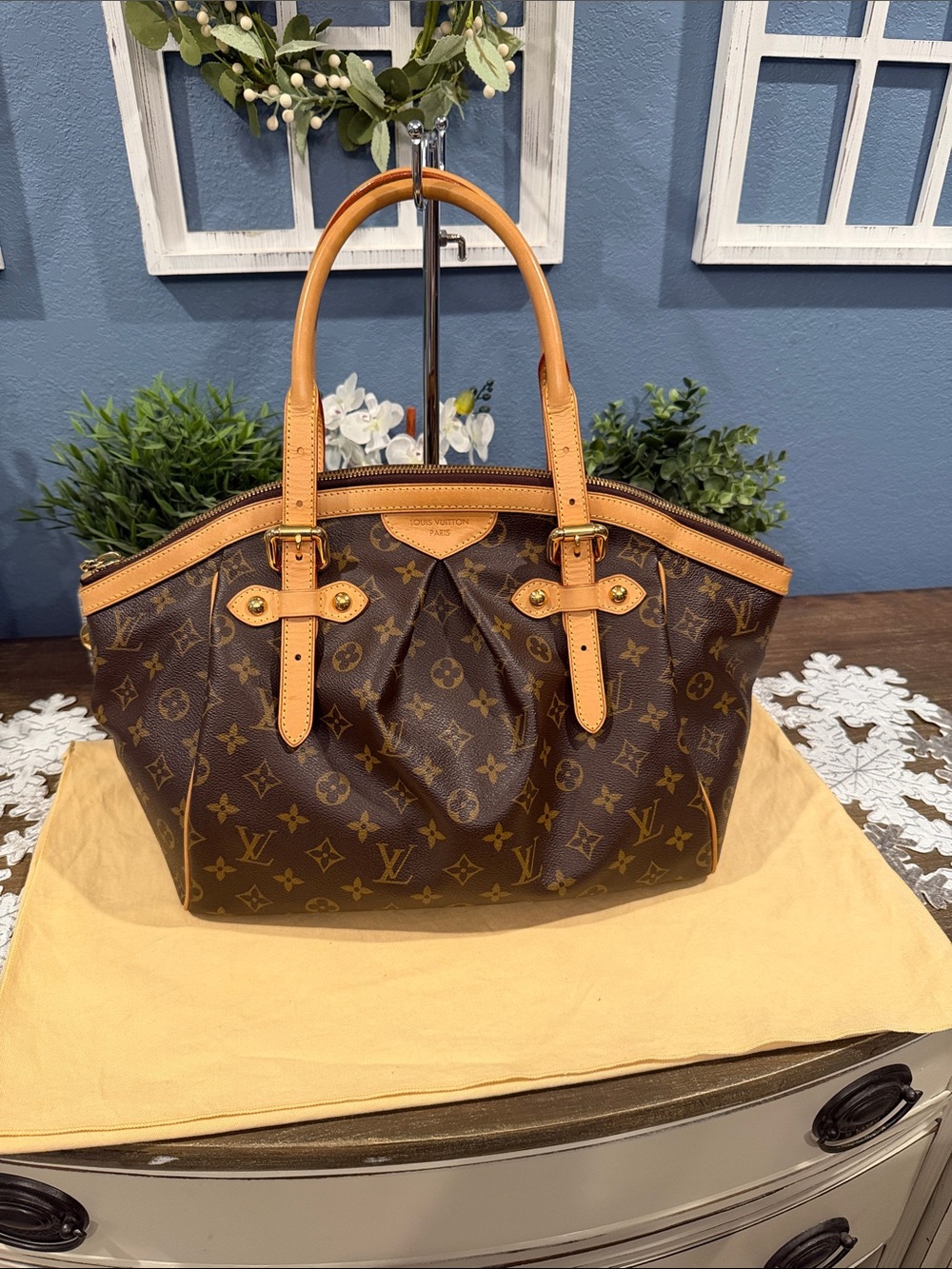 Authentic Louis Vuitton Tivoli GM - Picture 1 of 13